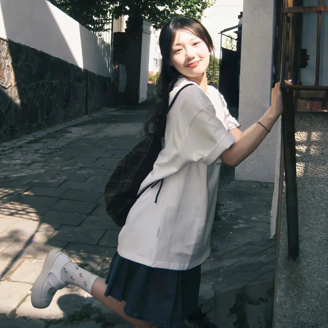 潇洒佳人淡淡妆